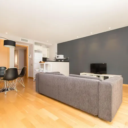 Apartamento En Edificio Capote, - Ideal Para Familias *