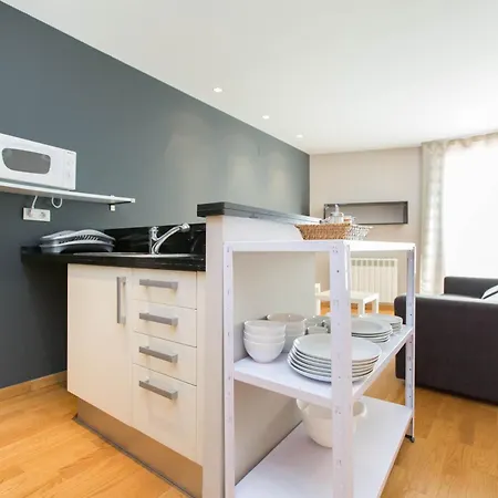 Apartamento En Edificio Capote, - Ideal Para Familias *