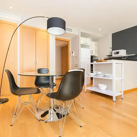 Apartamento En Edificio Capote, - Ideal Para Familias